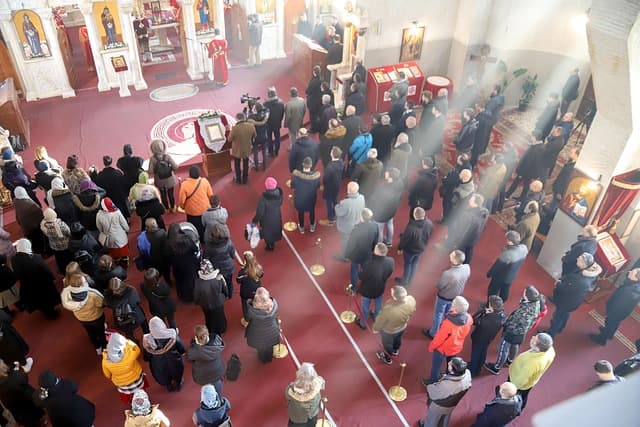 Coptic Cairo Hanging Church interior incense candles congregation worshippers
