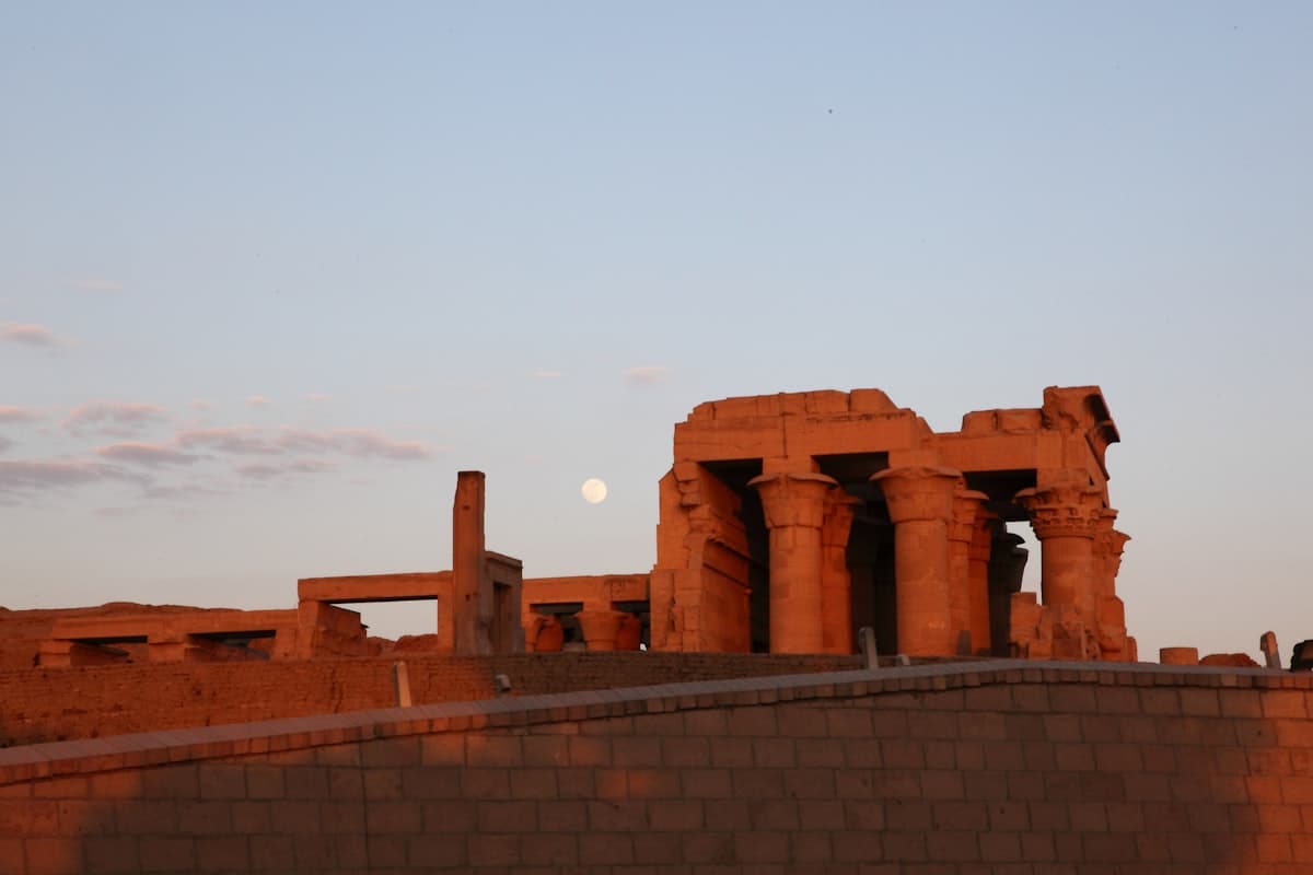 Kom Ombo Temple Guide: Egypt's Double God Sanctuary