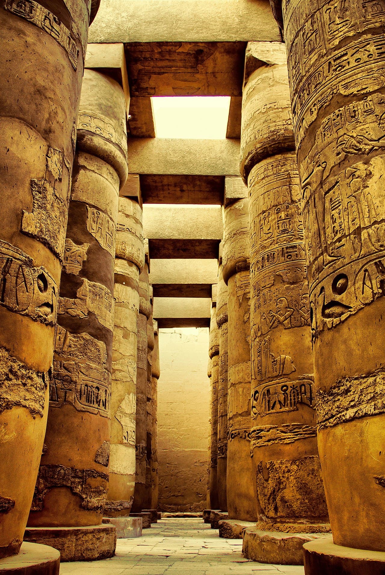Karnak Temple of Luxor in Egypt markers characteristic , where he was the king of all kings of successive tries to make