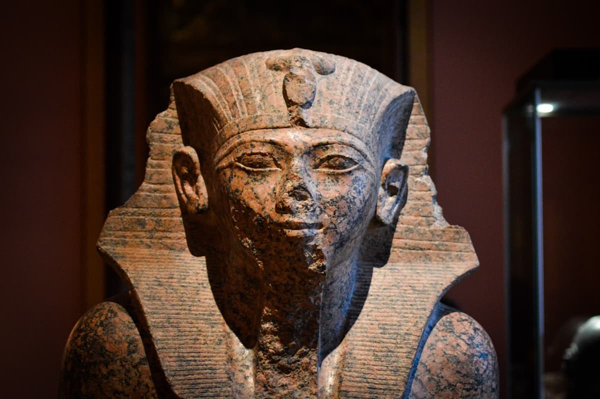 A statue of an egyptian pharaoh in a museum