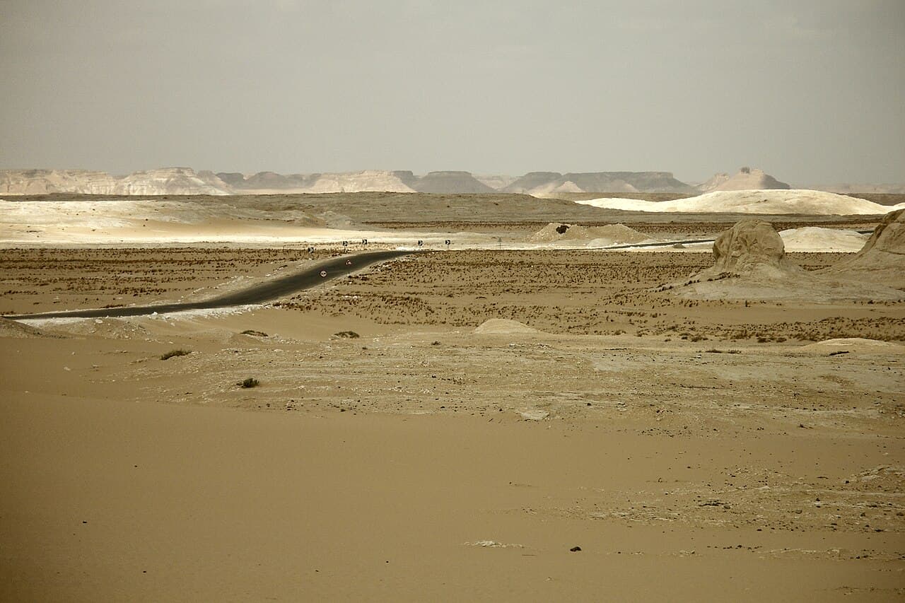 White Desert Egypt Guide: Chalk, Silence, and Deep Time